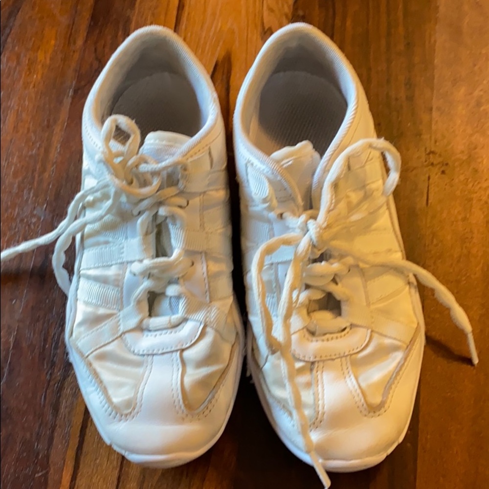 Nfinity Evolution Girls Size 4 Cheer Shoes 🏆🤸‍♀️